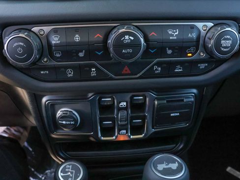 New 2026 Jeep Wrangler Unlimited Sahara AWD/4WD image 22