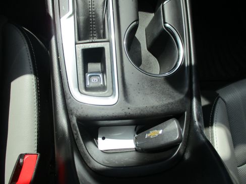 Used 2018 Chevrolet Equinox Premier FWD image 12