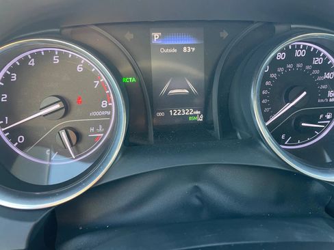 Used 2018 Toyota Camry SE w/ Convenience Package FWD image 20