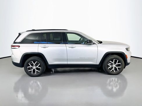 Used 2024 Jeep Grand Cherokee Limited AWD/4WD image 8