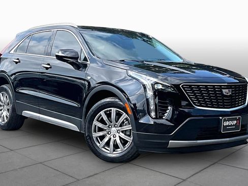Used 2022 Cadillac XT4 Premium Luxury w/ Safety Alert Package AWD/4WD image 3