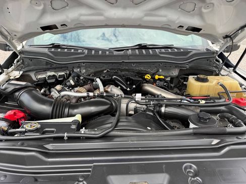 Used 2019 Ford F550 4x4 Regular Cab Super Duty image 12