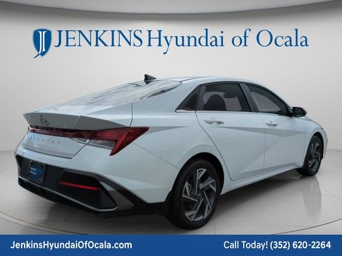 Certified 2025 Hyundai Elantra SEL FWD image 3