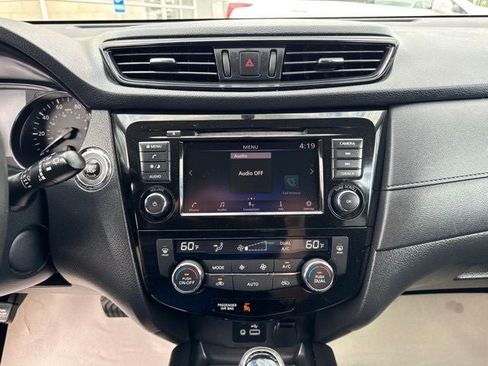 Used 2018 Nissan Rogue SV FWD image 14