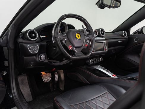 Used 2017 Ferrari California T RWD image 88