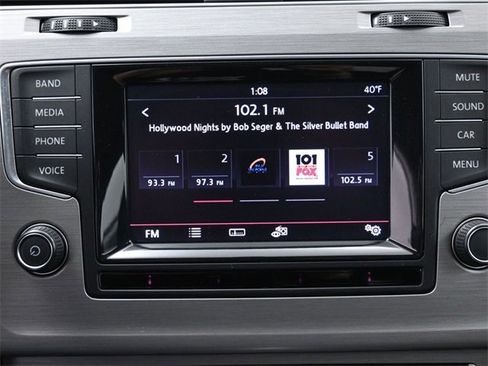 Used 2015 Volkswagen Golf S image 21