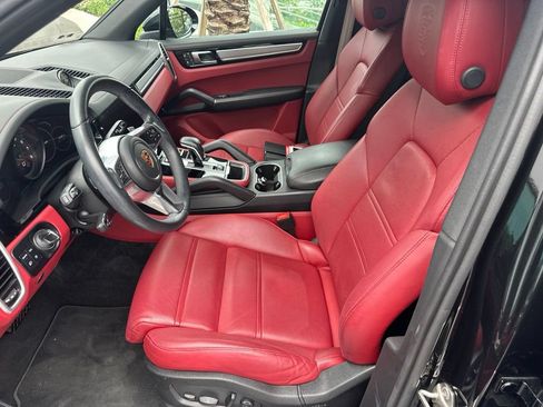 Certified 2023 Porsche Cayenne Platinum Edition AWD/4WD image 2