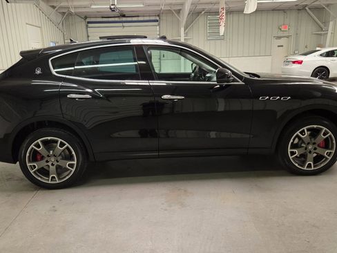 Used 2017 Maserati Levante AWD/4WD image 9