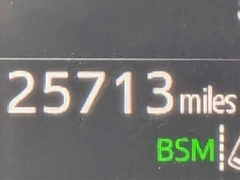 Used 2024 Toyota Camry SE image 11