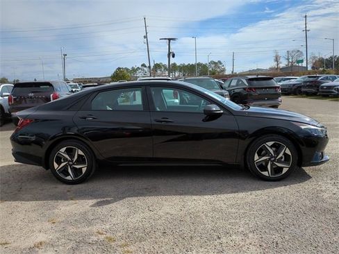 Certified 2023 Hyundai Elantra SEL w/ Convenience Package image 4