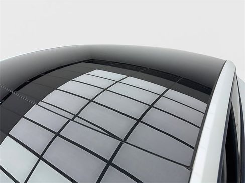 Used 2023 Tesla Model Y Long Range image 14