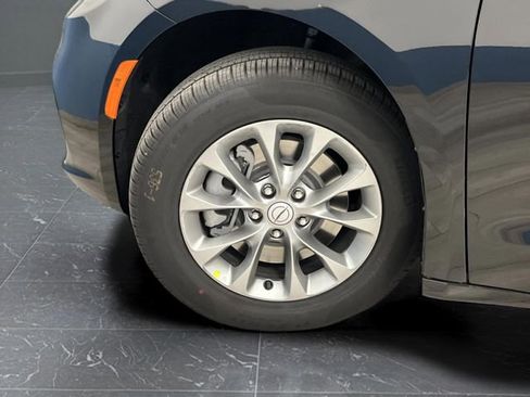 New 2026 Chrysler Pacifica Select image 36