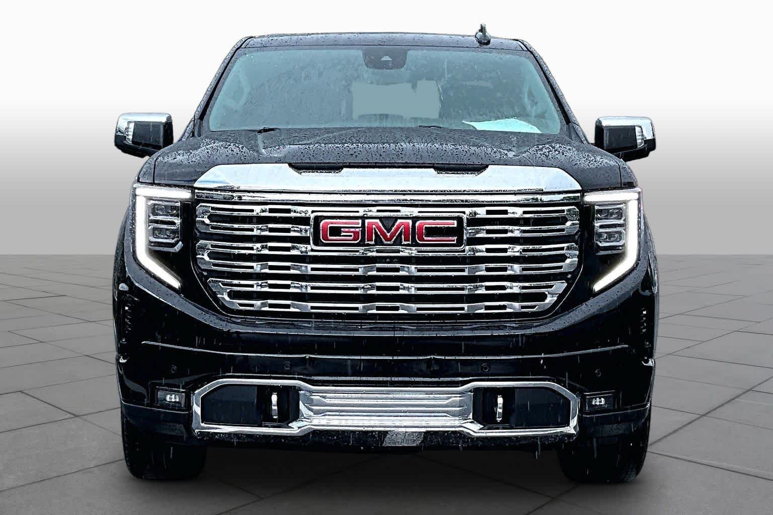 Used 2025 GMC Sierra 1500 Denali w/ Denali Reserve Package AWD/4WD image 4