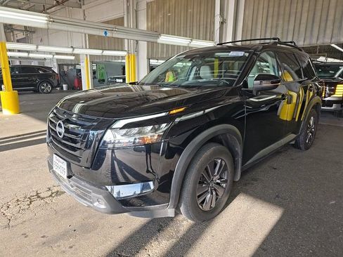 Used 2022 Nissan Pathfinder SV w/ SV Black Package FWD image 2