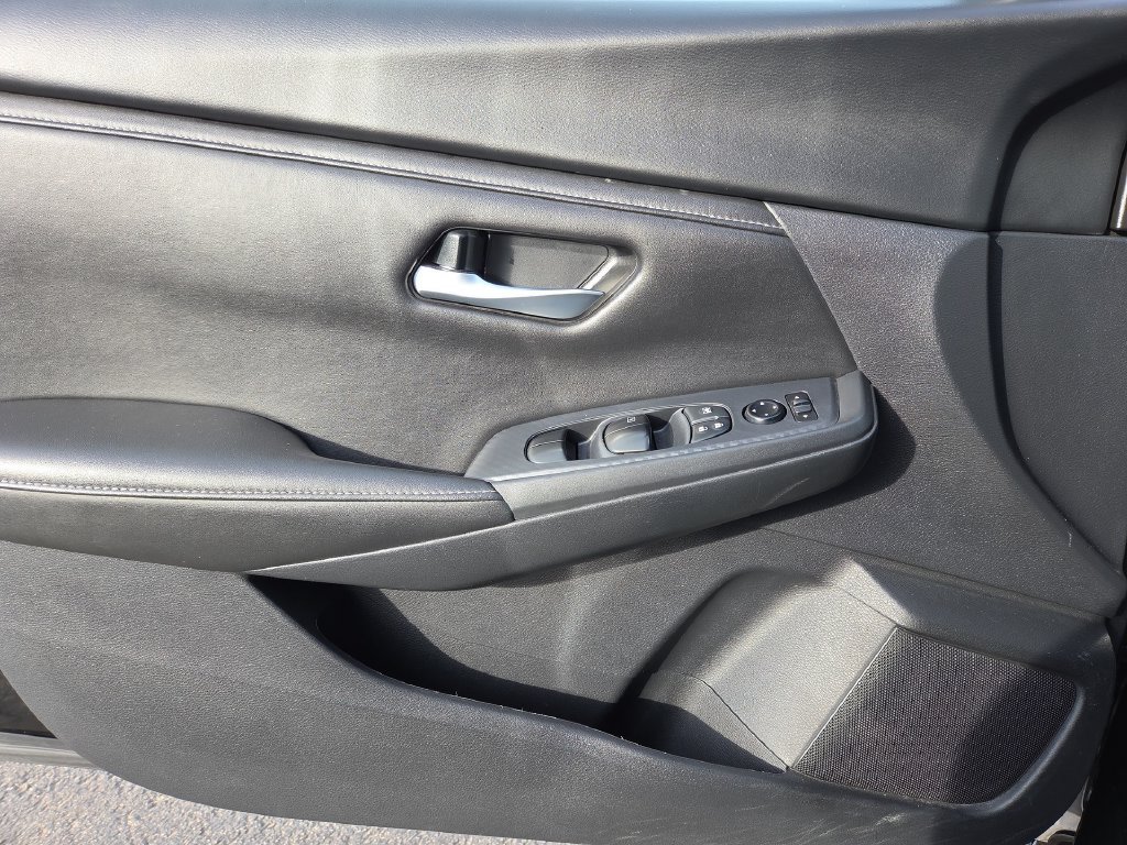 Used 2025 Nissan Sentra SV FWD image 15