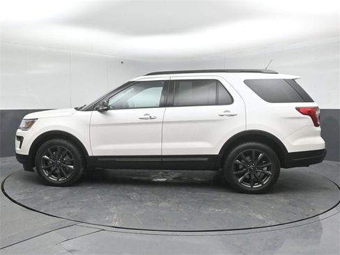 Certified 2018 Ford Explorer XLT w/ Equipment Group 202A image 5