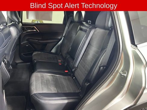 Used 2025 Mitsubishi Outlander SE AWD/4WD image 12