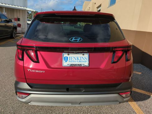 Certified 2025 Hyundai Tucson SE image 5