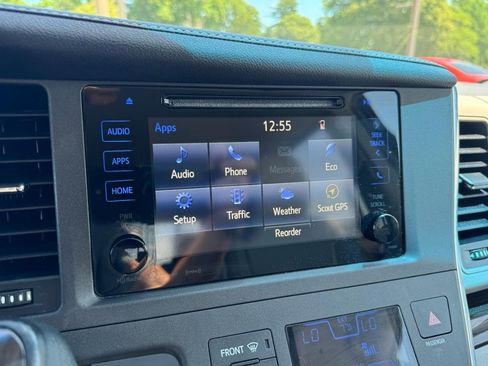 Used 2017 Toyota Sienna XLE FWD image 22