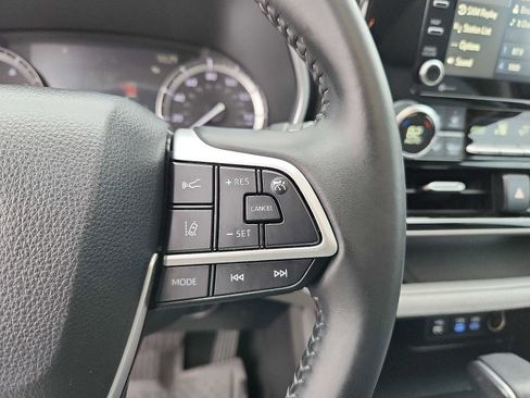 Used 2022 Toyota Highlander XLE image 21