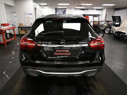 Used 2020 Mercedes-Benz GLA 250 4MATIC w/ Premium Package image 6