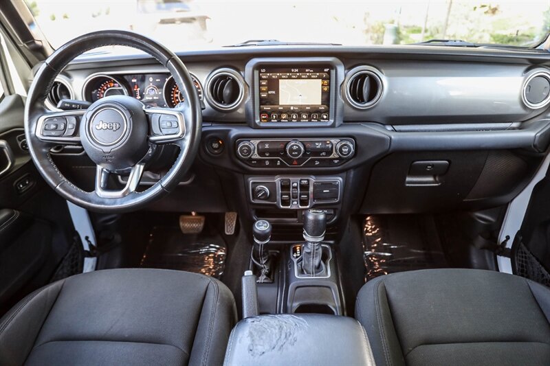 Used 2018 Jeep Wrangler Unlimited Sahara AWD/4WD image 17
