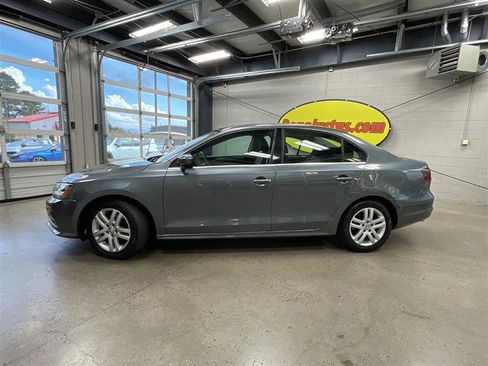 Used 2017 Volkswagen Jetta S image 2