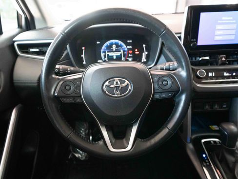 Used 2023 Toyota Corolla Cross XLE image 21