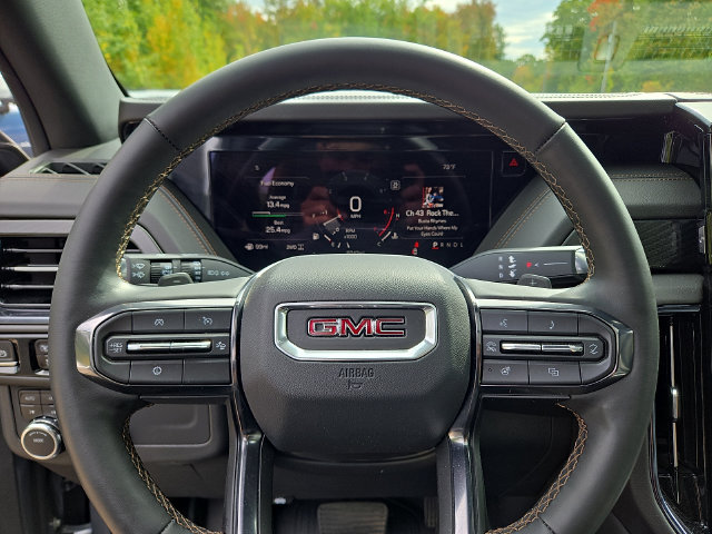 Used 2025 GMC Yukon AT4 w/ AT4 Premium Package AWD/4WD image 4
