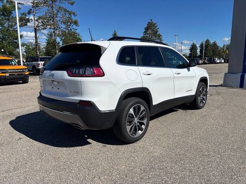 Used 2022 Jeep Cherokee Limited w/ Elite Package AWD/4WD image 3