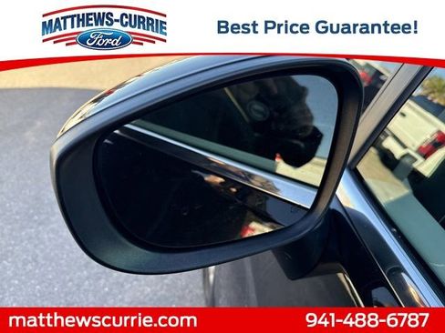 Used 2024 Chrysler Voyager LX image 8