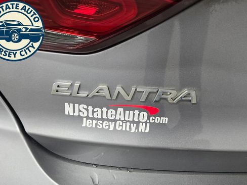 Used 2017 Hyundai Elantra Limited w/ Limited Ultimate Package 05 FWD image 35