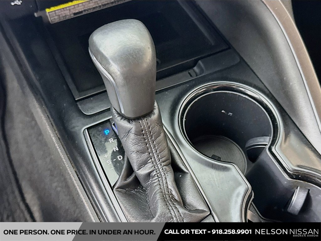 Used 2018 Toyota Camry SE w/ Audio Package FWD image 16