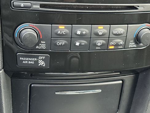 Used 2017 INFINITI QX70 AWD w/ Premium Package image 29