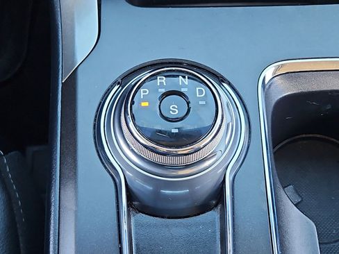 Used 2018 Ford Fusion SE w/ Fusion SE Technology Package image 24