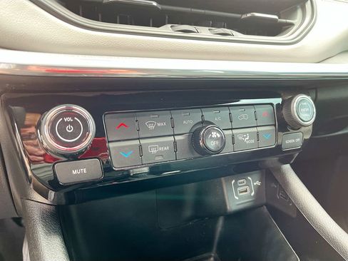 Used 2023 Jeep Compass Limited image 15