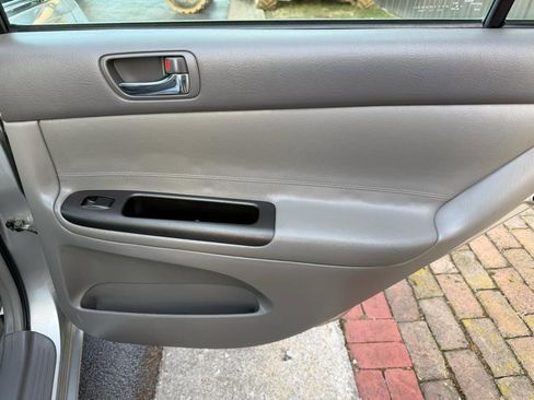 Used 2005 Toyota Camry LE image 18