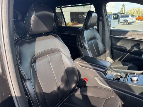 Used 2024 Jeep Grand Cherokee L Limited w/ Luxury Tech Group II image 12