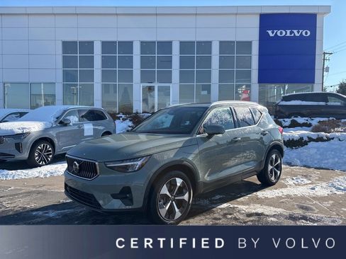 Certified 2025 Volvo XC40 B5 Plus image 1