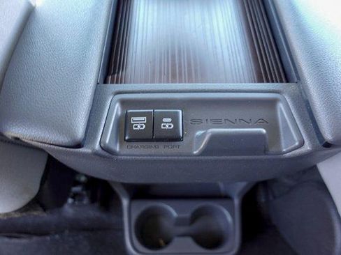 Certified 2023 Toyota Sienna LE FWD image 27
