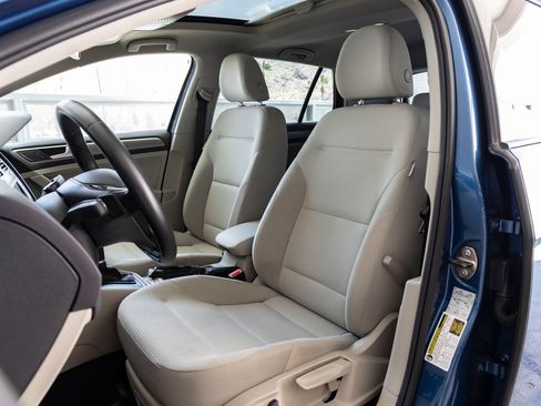 Used 2016 Volkswagen Golf S FWD image 18