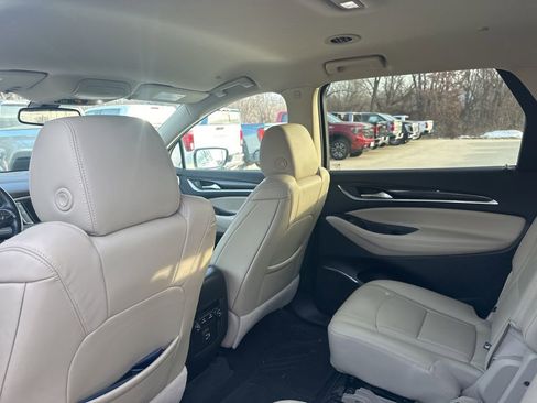 Used 2021 Buick Enclave Essence image 11