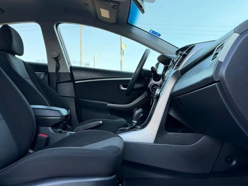 Used 2016 Hyundai Elantra GT FWD image 13