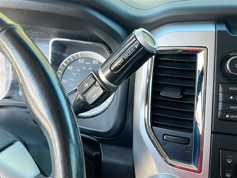 Used 2019 Nissan Titan SV w/ SV Convenience Package image 17