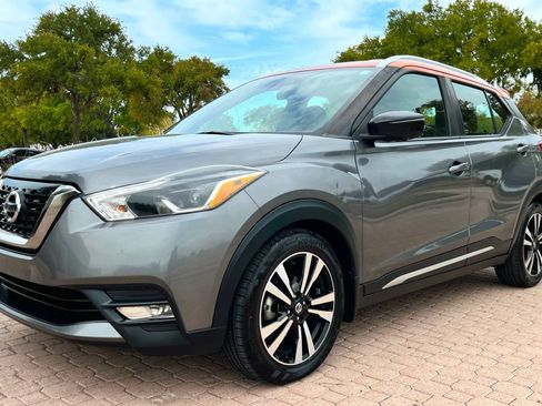 Used 2019 Nissan Kicks SR w/ SR Premium Package FWD image 6