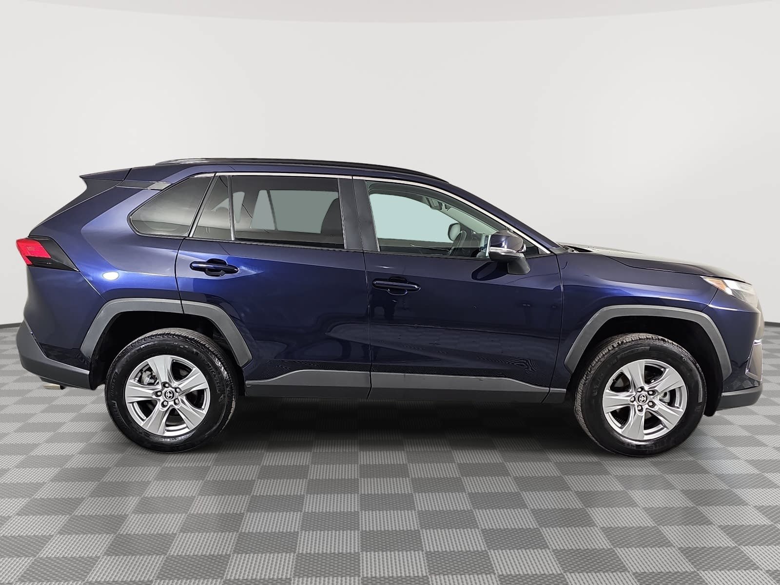 Used 2025 Toyota RAV4 XLE AWD/4WD image 8