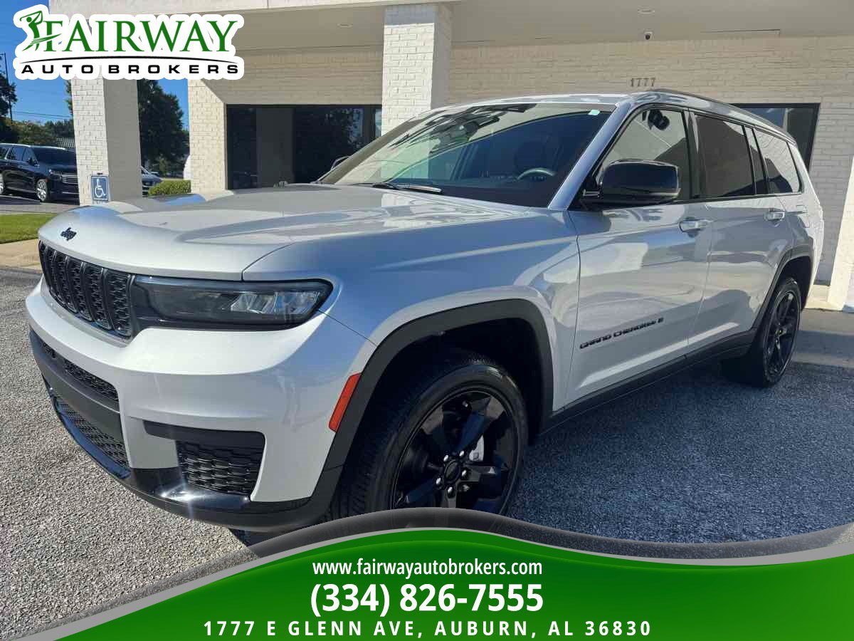 Used 2023 Jeep Grand Cherokee L Laredo AWD/4WD image 2
