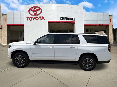 Used 2023 Chevrolet Suburban Z71 w/ Luxury Package AWD/4WD image 8
