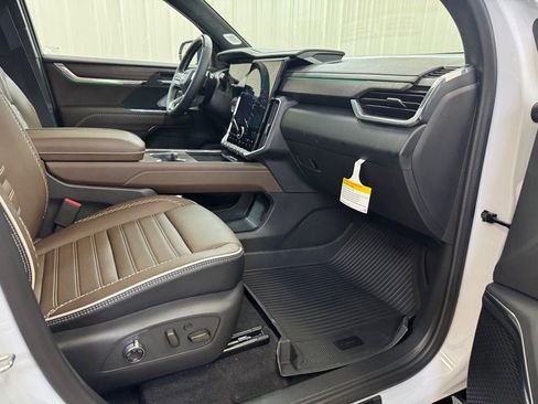 New 2026 GMC Acadia Denali Ultimate w/ LPO, Floor Liner Package image 31