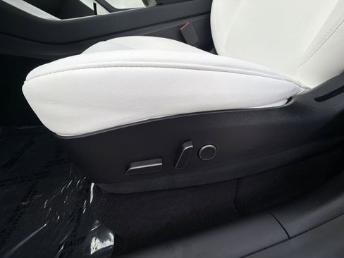 Used 2021 Tesla Model Y Long Range image 14